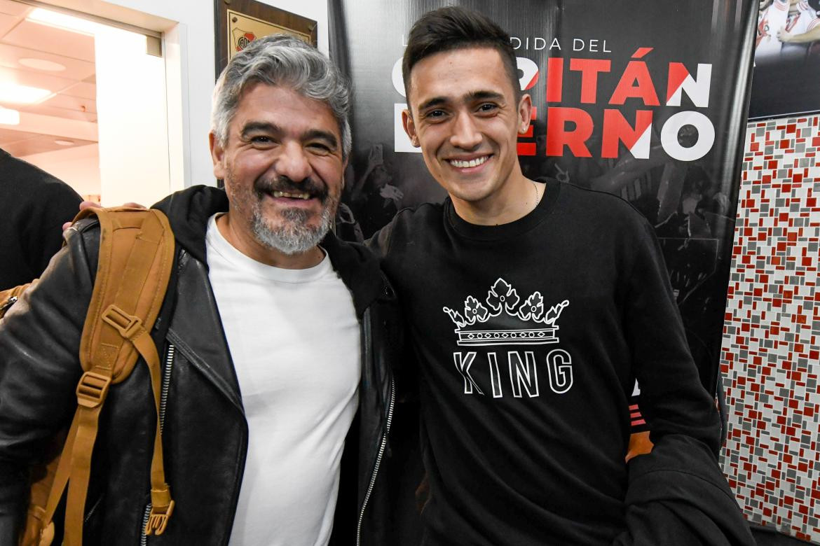 Pablo Solari junto a Ariel Ortega, uno de sus ídolos. Foto: NA.