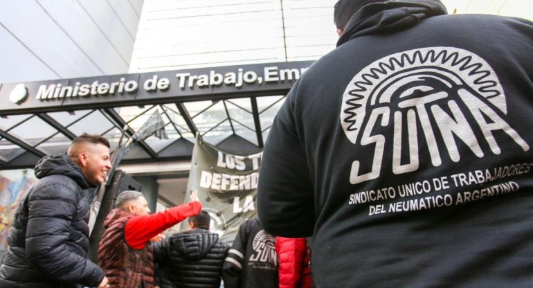 Industria del Neumático - Sutna en el Ministerio de Trabajo. Foto: NA.