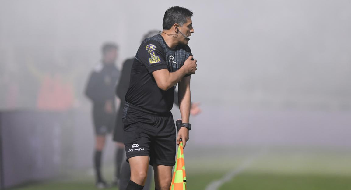 Incidentes en pleno partido entre Gimnasia y Boca. Foto: Télam