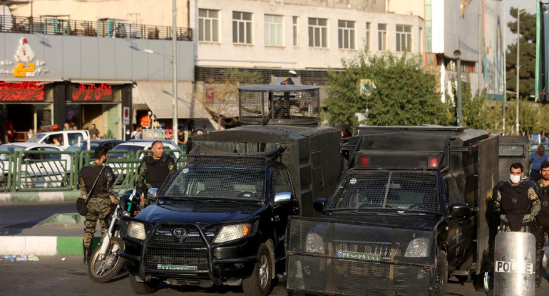 Las fuerzas del régimen de Irán balearon a otra mujer. Foto: Reuters.