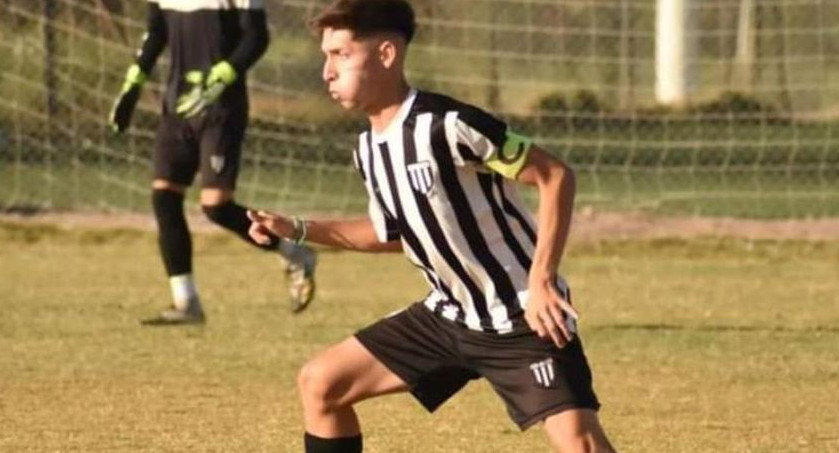 Fabricio Domínguez, futbolista de Gimnasia de Mendoza electrocutado. Foto: NA.