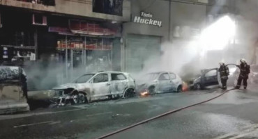 Escena tras los incendios del quemacoches de Palermo. Foto: NA.