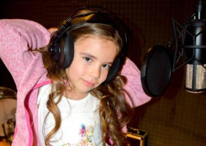 Janna, la nena de 7 años que le cantó una canción a Messi. Foto: 