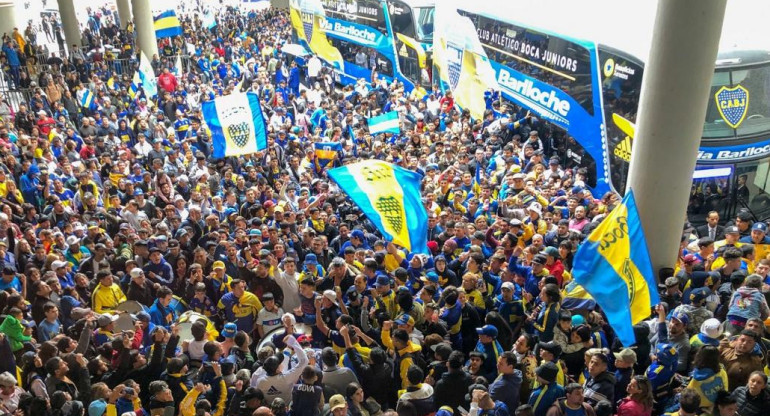 El recibimiento de Boca en Rosario. Foto: Twitter @mundobocaradio.