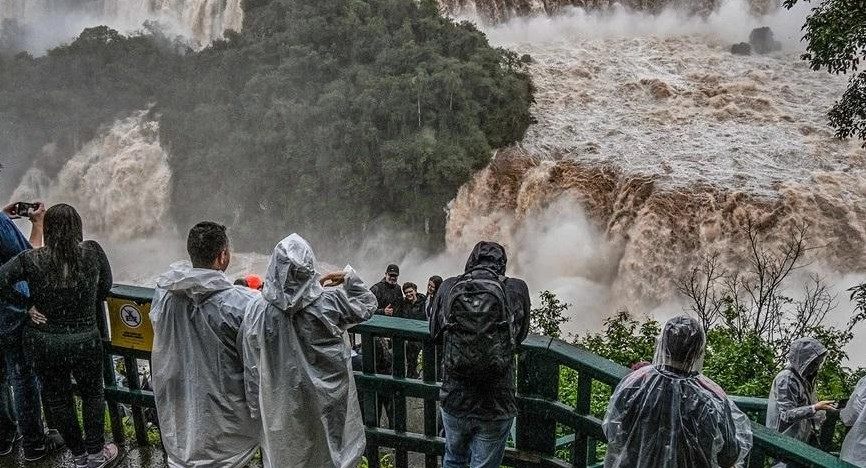 Gran caudal de agua en las Cataratas del Iguazú. Foto: NA.