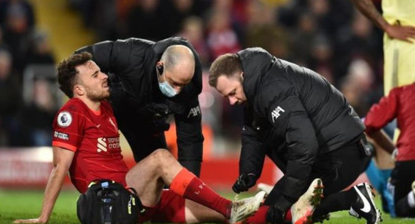 El momento de la lesión de Jota para Liverpool. Foto: NA