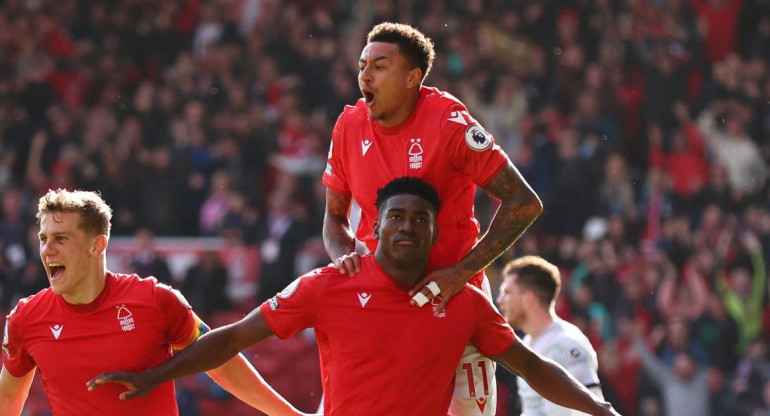 Festejo del Nottingham Forest ante el Liverpool por la Premier League. Foto: REUTERS.