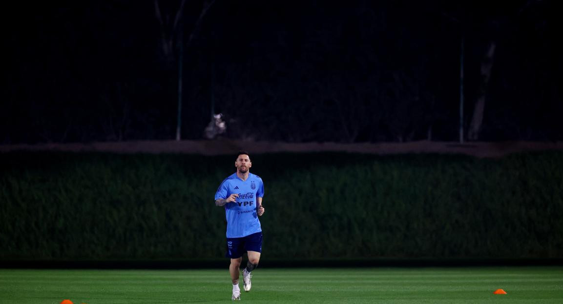 Lionel Messi se entrenó diferencia en Qatar. Foto: Reuters.