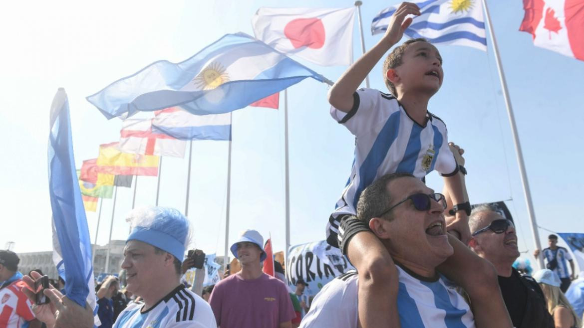 Banderazo en Qatar 2022. Foto: Telam.