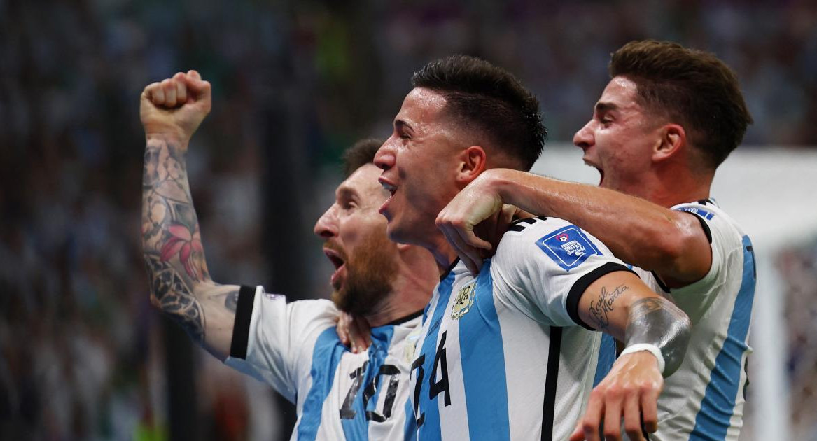 Enzo Fernández, Julián Álvarez y Lionel Messi; Qatar 2022. Foto: Reuters.