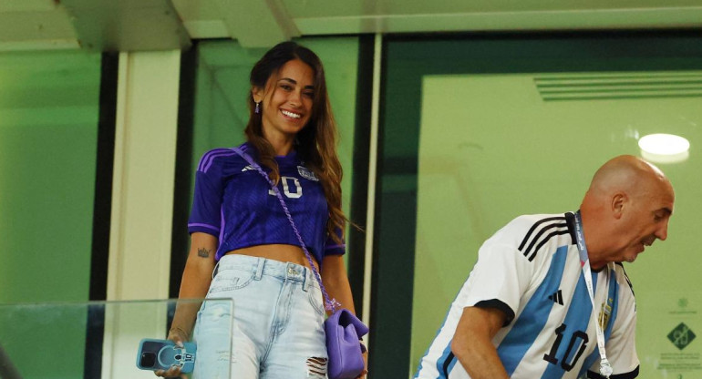 Antonela Roccuzzo; Argentina-Australia; Qatar 2022. Foto: Reuters.