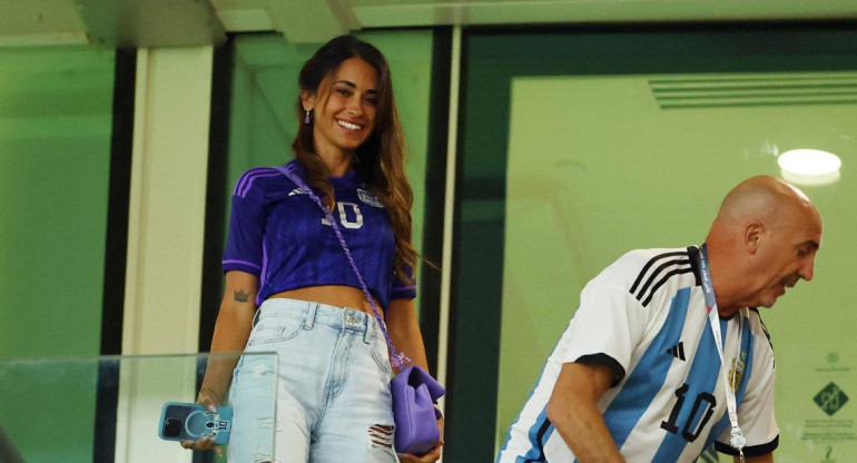 Antonela Roccuzzo; Argentina-Australia; Qatar 2022. Foto: Reuters.