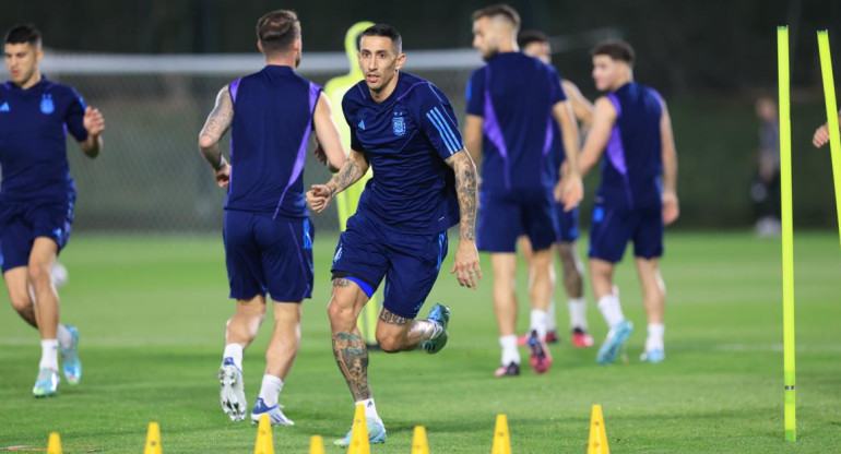 Ángel Di María; entrenamiento en Doha. Foto: Twitter @Argentina.