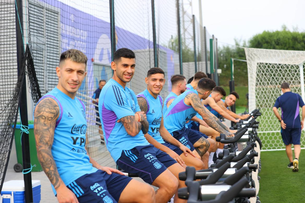 Selección Argentina, entrenamiento en Qatar. Foto: NA