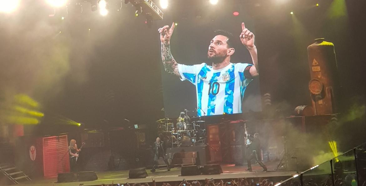 Messi en el recital de Judas Priest. Foto: Twitter.