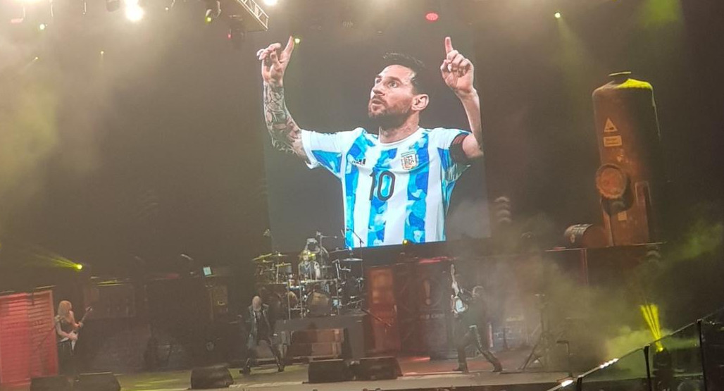 Messi en el recital de Judas Priest. Foto: Twitter.