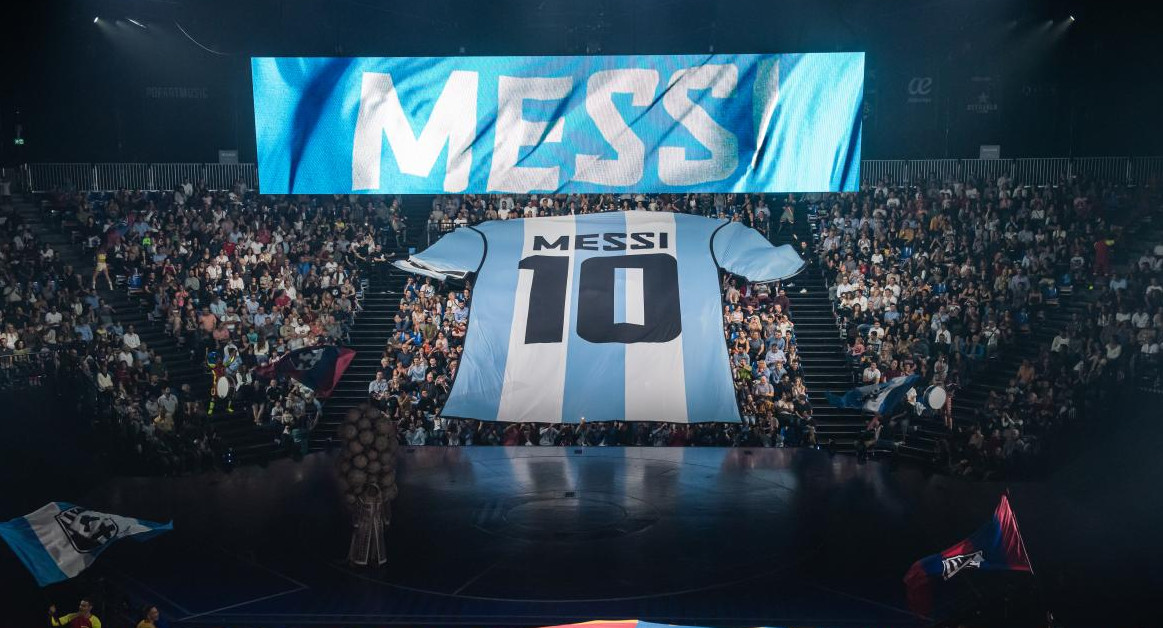 MESSI10, obra homenaje del Cique du Solei