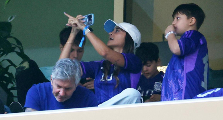 Antonela Roccuzzo ya se encuentra en el estadio. Foto: Reuters.