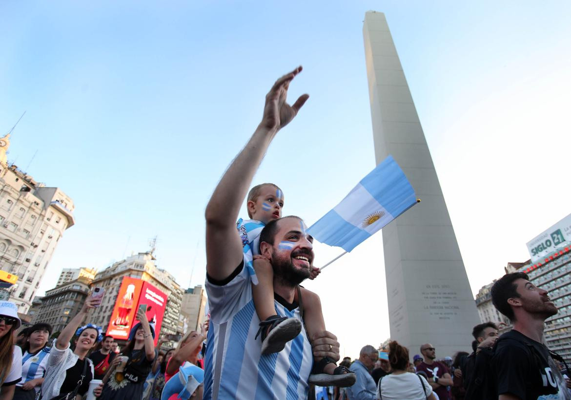 La fiesta previa al partido. ¿Cómo se preparan los argentinos y argentinas?. Foto: NA