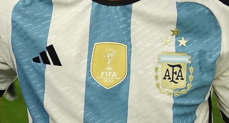 La camiseta de la Selección Argentina con tres estrellas. Foto: AFA.