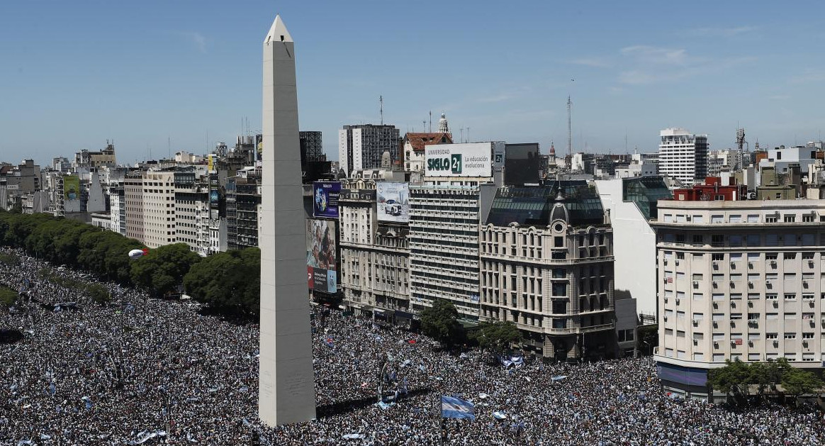 Festejos en el Obelisco por la obtención de la Copa del Mundo. Foto: REUTERS