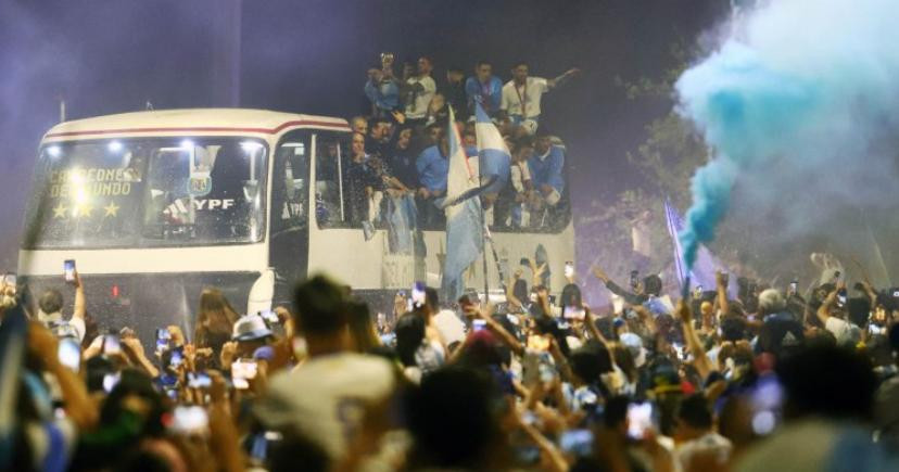 Llegada de los jugadores argentinos. Foto: NA