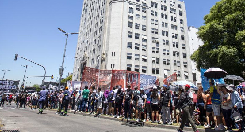 Acampe de piqueteros en el Ministerio de Desarrollo Social. Foto: NA