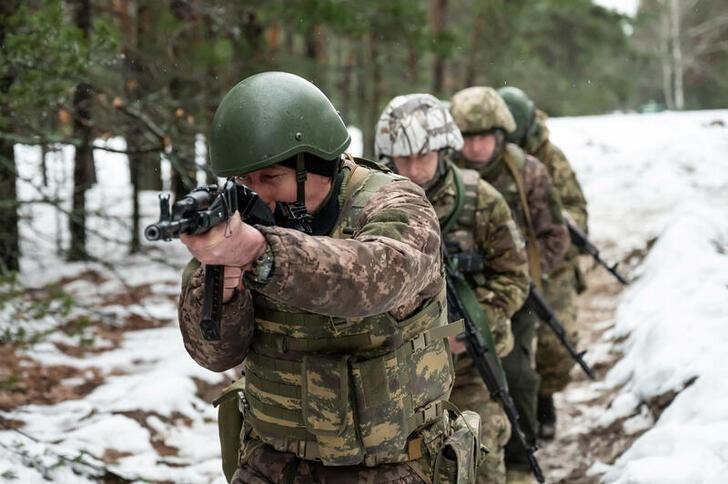 Soldados en el frente de batalla de Ucrania_Reuters