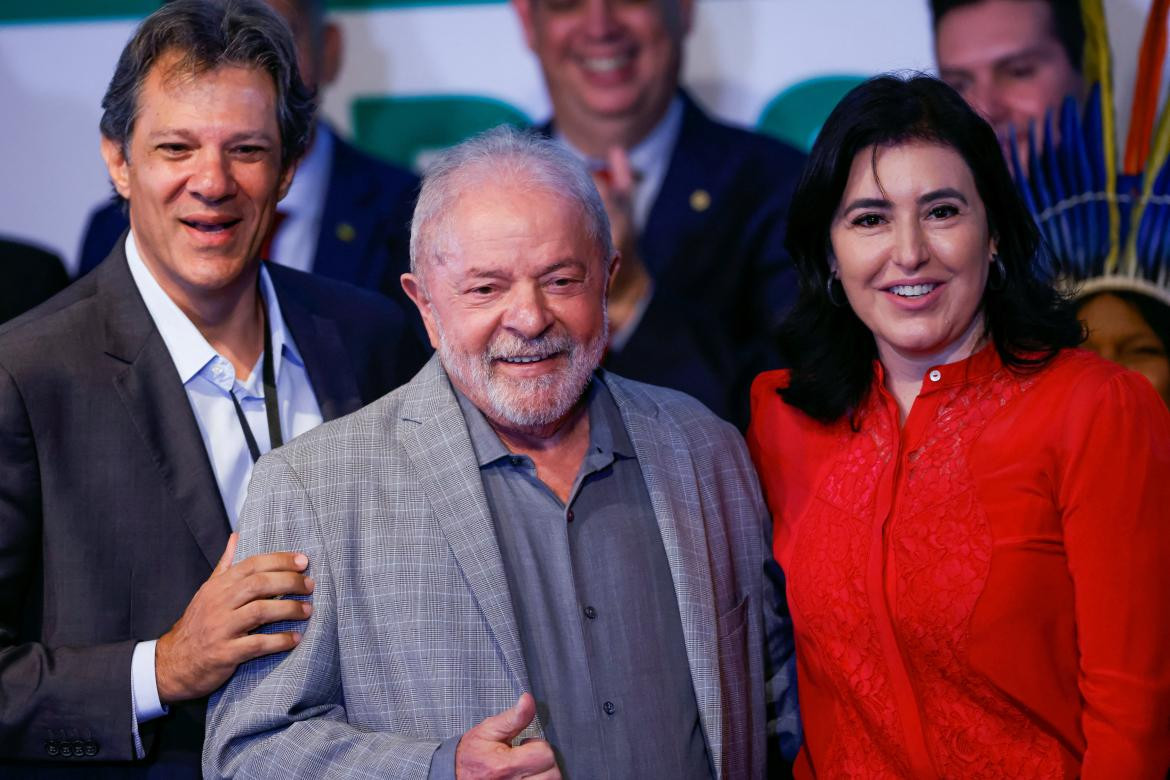 Lula da Silva junto a Simone Tebet. Foto: REUTERS.