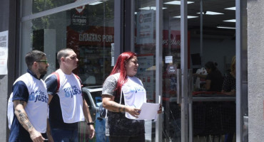 Operativo de la Secretaría de Comercio en supermecados Día. Foto: @matiastombolini.