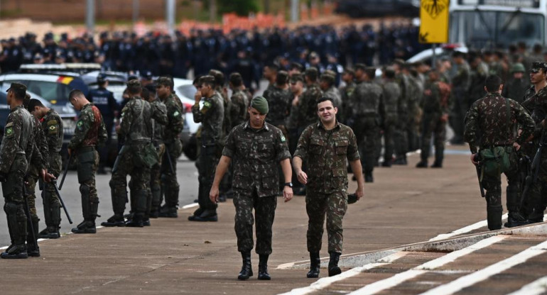 Asalto al poder en Brasil: desmantelan campamentos de bolsonaristas y hay más de 1.200 detenidos. EFE