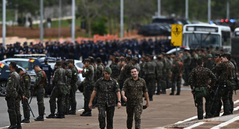 Asalto al poder en Brasil: desmantelan campamentos de bolsonaristas y hay más de 1.200 detenidos. EFE