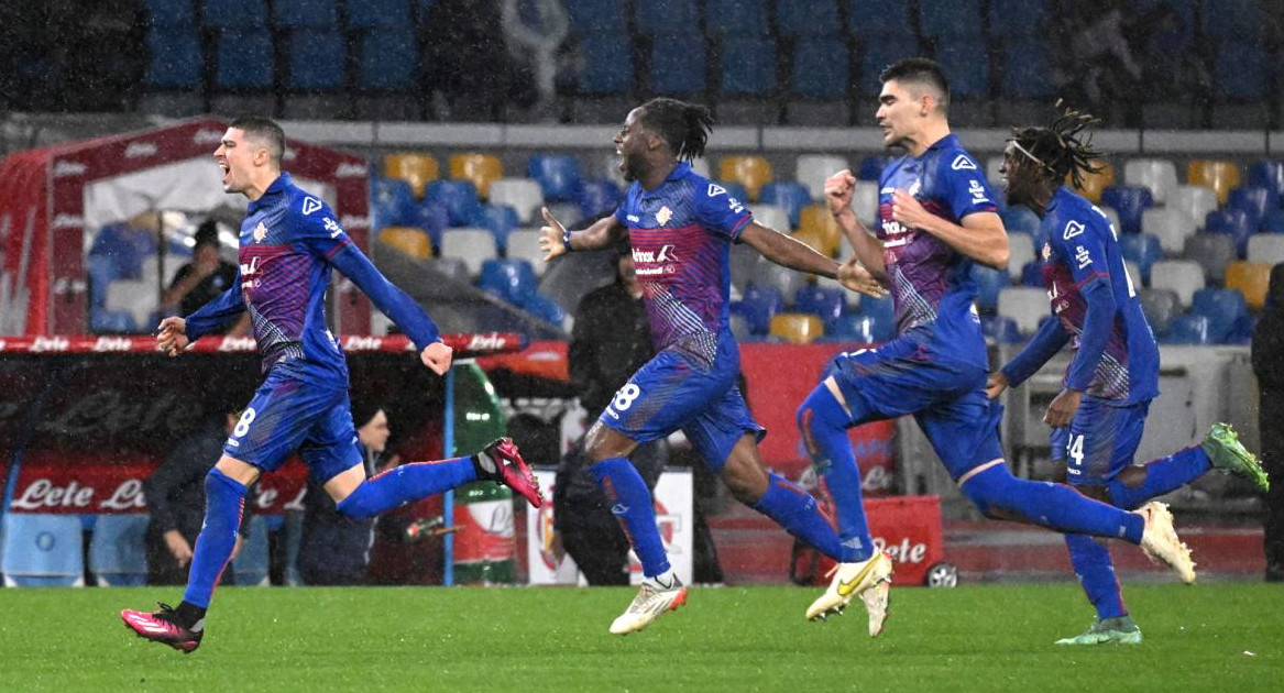 Festejo del Cremonese ante Napoli por la Copa Italia. Foto: EFE.