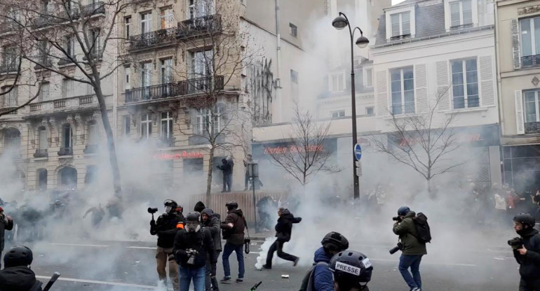 Protestas en Francia contra la reforma jubilatoria. Foto: REUTERS.