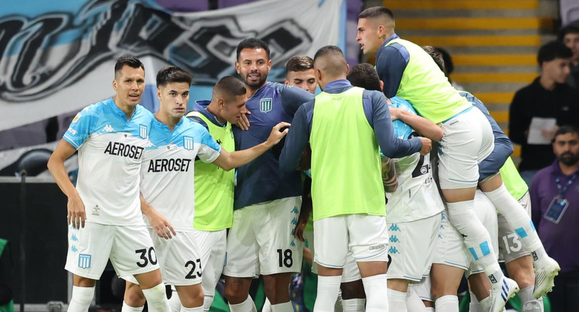 Festejo de Racing ante Boca por la Supercopa Internacional. Foto: EFE.