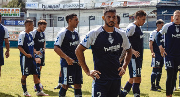 Quilmes vs. Chacarita; pelea. Foto: Twitter @qacoficial.