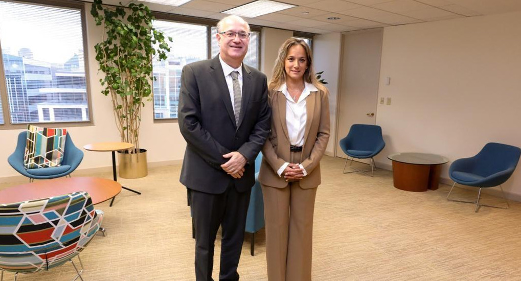 Malena Galmarini junto a Ilan Goldfajn. Foto: Prensa.