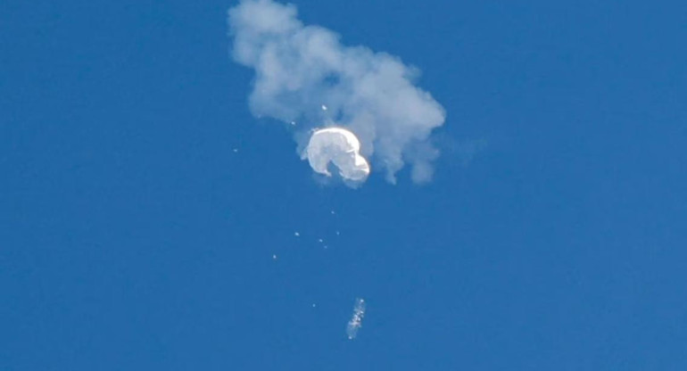 El globo chino derribado frente a la costa de Surfside Beach, en Carolina del Sur, la semana pasada. Foto: REUTERS