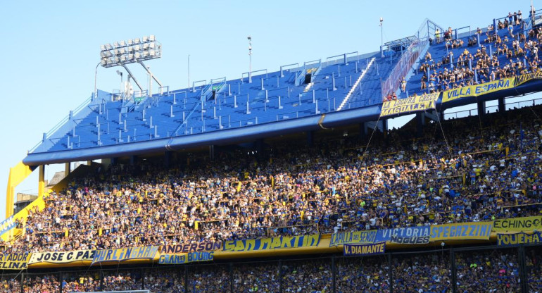 La tribuna clausurada de La Bombonera. Foto: NA.