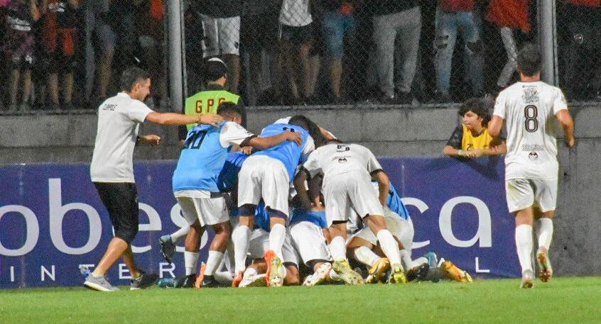 Festejo de Claypole ante Newells por la Copa Argentina. Foto: @Copa_Argentina.