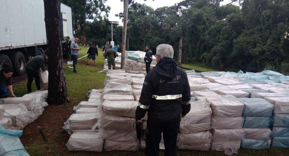 Aduana detuvo un camión que llevaba 24 toneladas de pescado de cotrabando