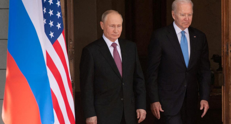 Vladimir Putin y Joe Biden. Foto: REUTERS