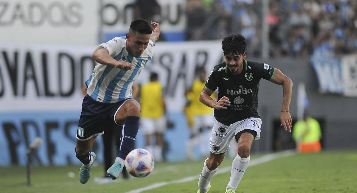 Matías Rojas 10; Racing vs. Sarmiento de Junín. Foto: Télam.