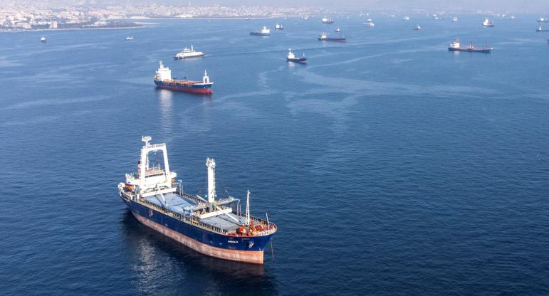 Buques comerciales en el Mar Negro. Foto: Reuters.