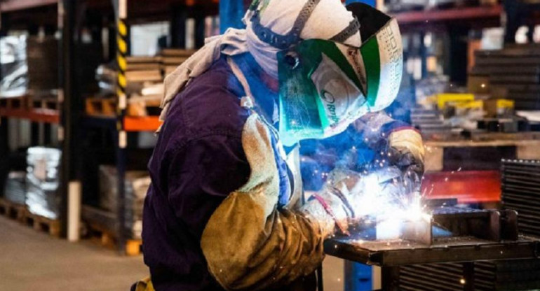 La producción industrial avanzó un 0,5% interanual en febrero. Foto: NA