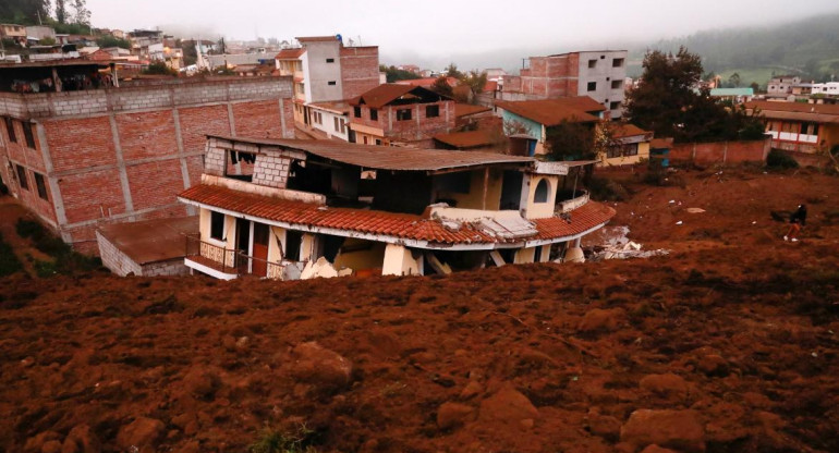 Alausí, Ecuador, cubierto de tierra. Foto: Reuters. 