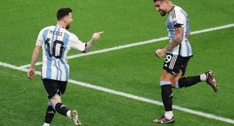 Lionel Messi y Nicolás Otamendi. Foto: NA