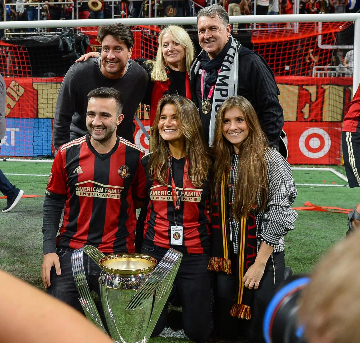 Gerardo Martino y su familia. Foto: Getty.