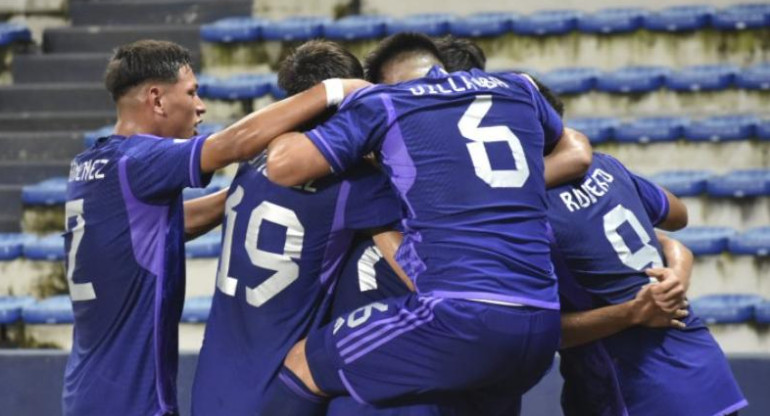 La selección argentina sub 17 festeja. Foto: NA