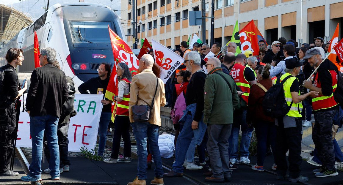 Manifestaciones contra Macron en Francia. Foto: Reuters.